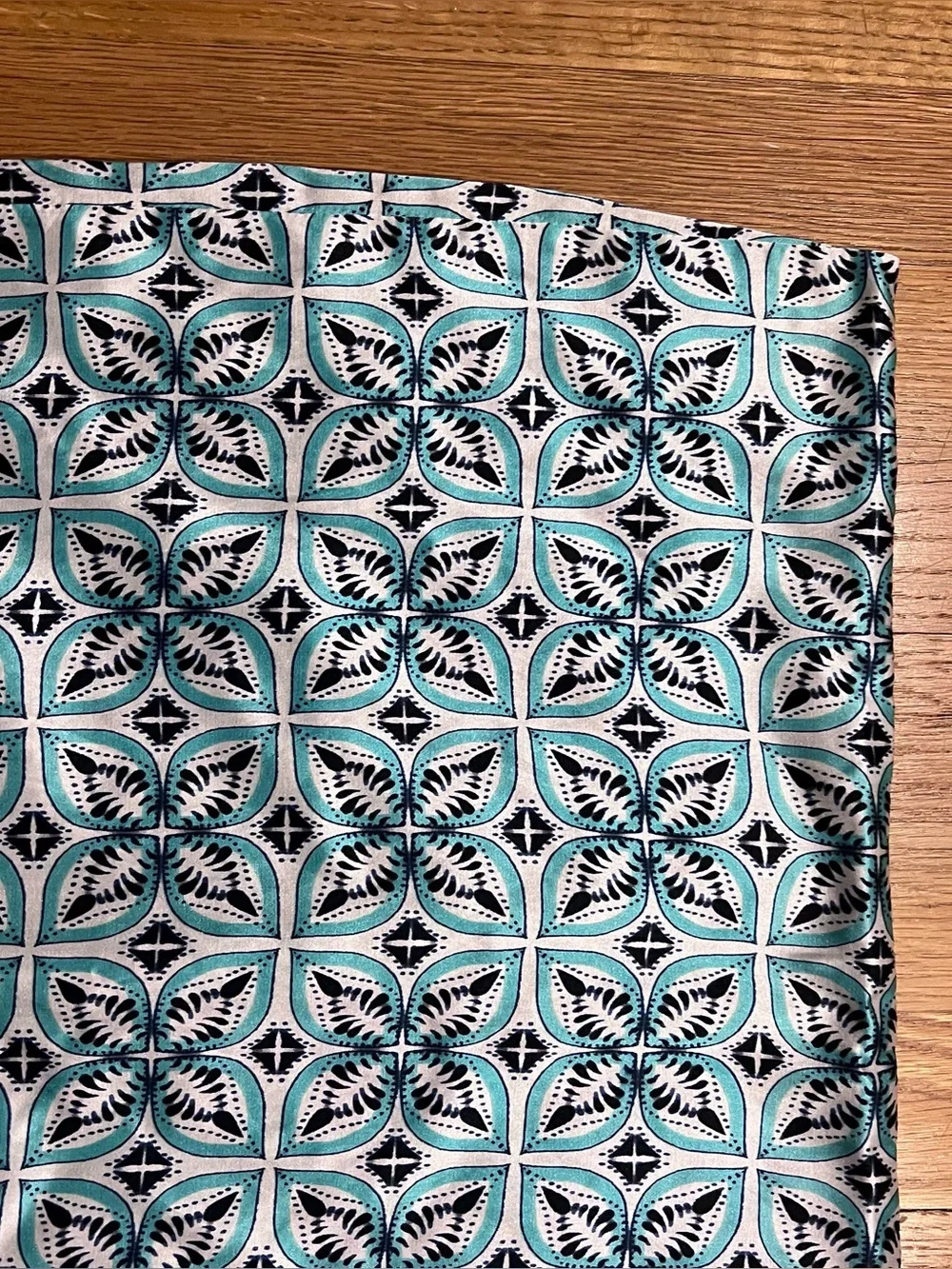 Pottery Barn Torrey Scarf Print Pillow Cover, Moroccan Print, Silk 18” x 18”